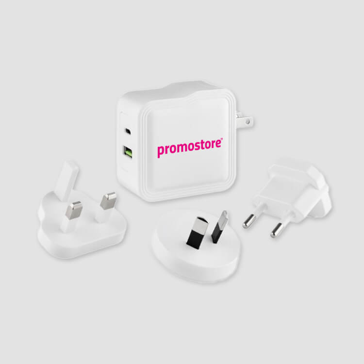 Reiseadapter mit Logo Reiseadapter mit Logo